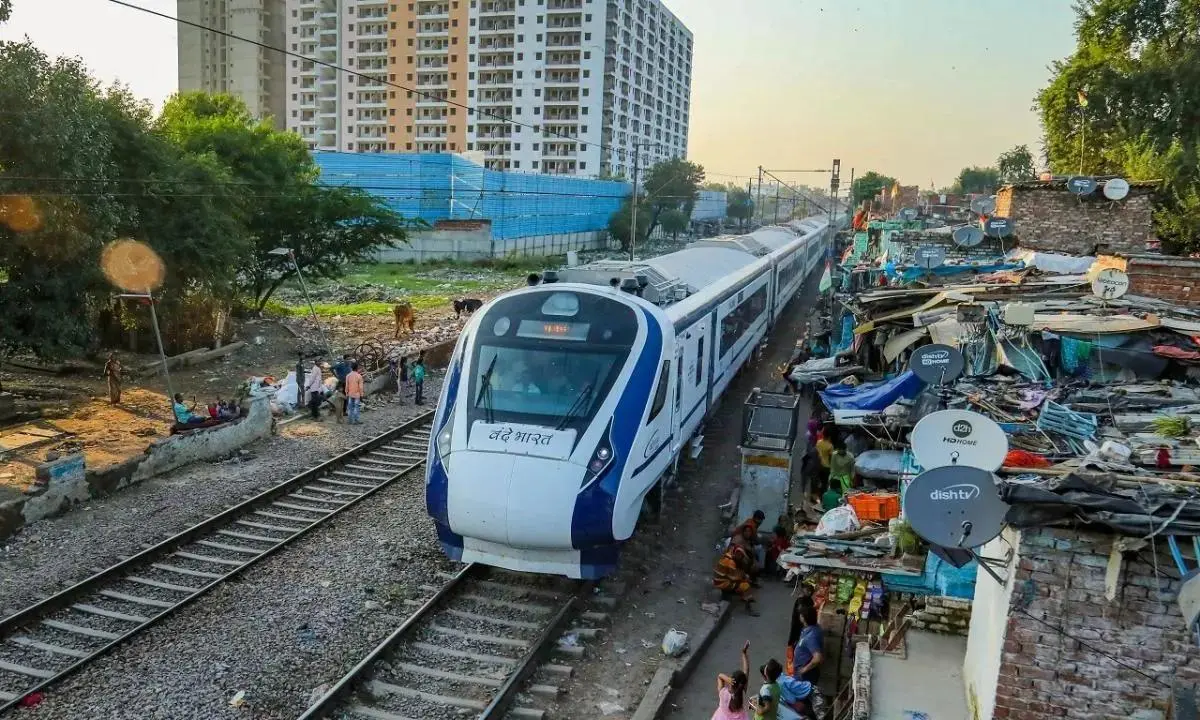 Vande Bharat train deviates to Kalyan due to snag, delayed by 1.5 hours