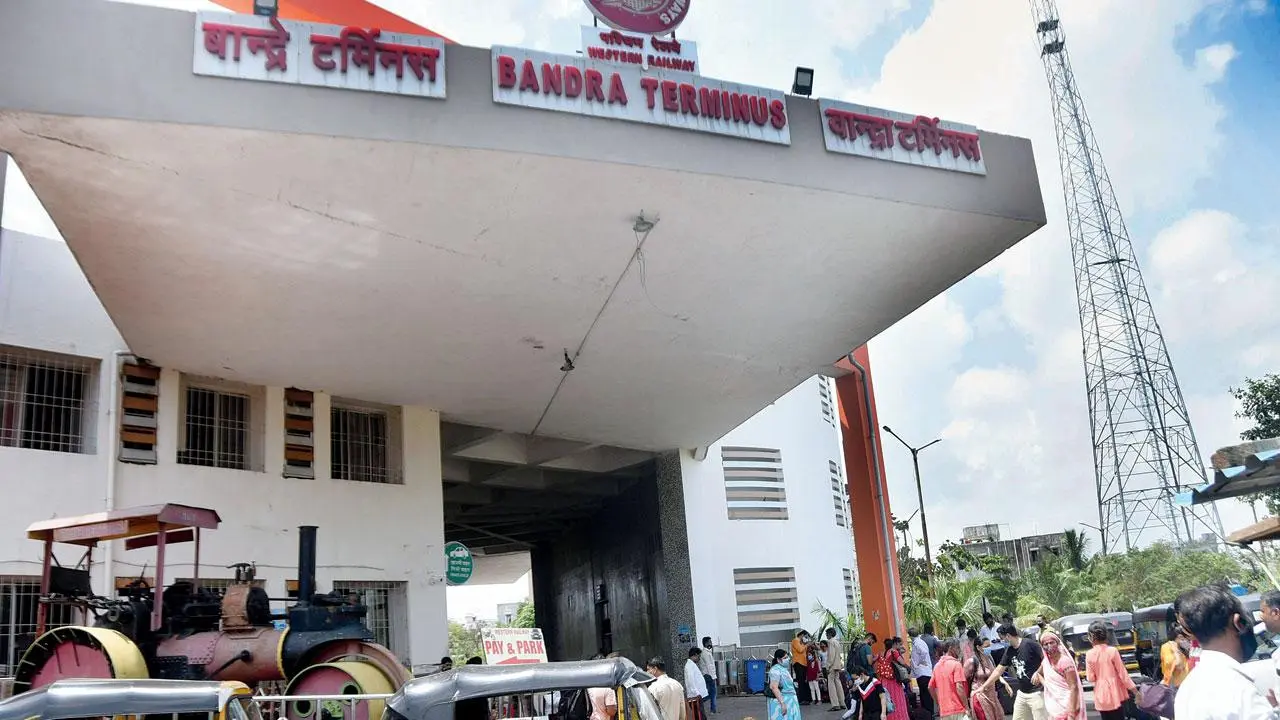 Two critically injured in stampede at Bandra Terminus; WR downplays incident