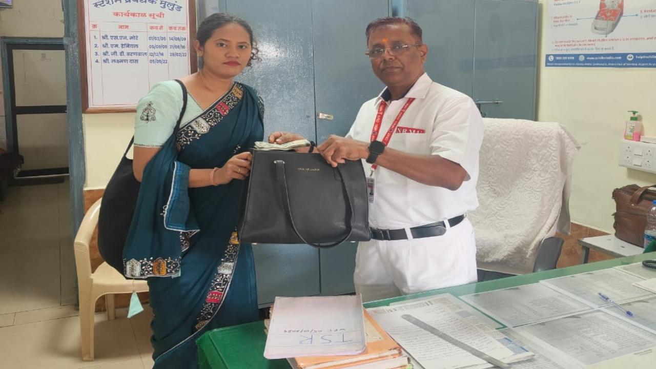 Rly staff help Mumbai local train commuter retrieve bag containing Rs 12,000 