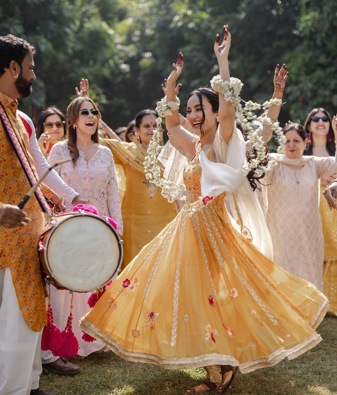 In one photo, she’s even seen dancing to the beat of the dhol. These pictures are quickly going viral on social media, with fans loving the updates and eagerly waiting to see her wedding look