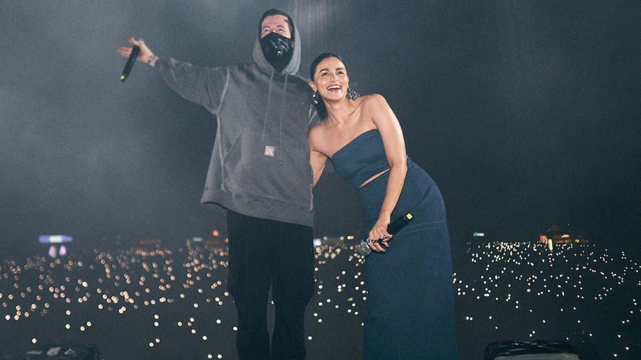 Watch! Alia Bhatt makes a surprise appearance at Alan Walker's Bengaluru Show. Read more