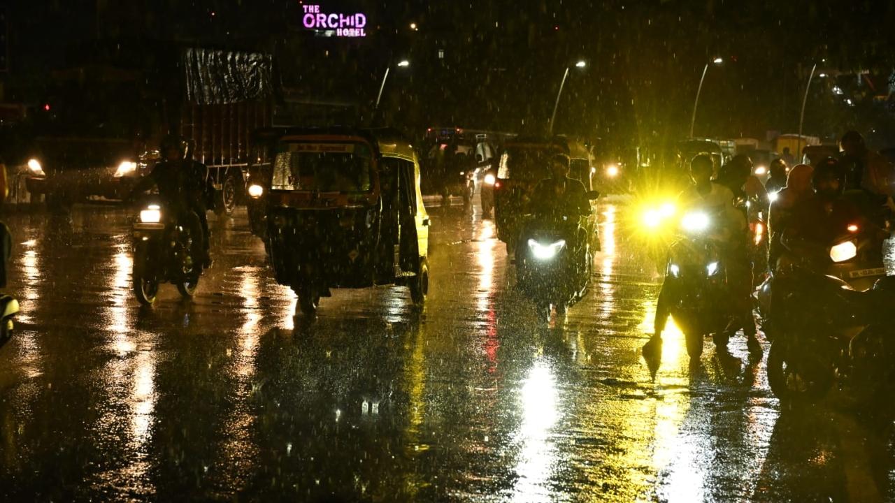 The IMD had on Sautrday predicted a partly cloudy sky with the possibility of thunderstorms accompanied by lightning. Pics/Anurag Ahire