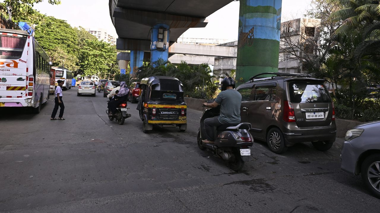 During a visit to the Lokhandwala Back Road in Andheri West, we noticed that the speed breakers on the route towards the Oshiwara depot signal via Millat Nagar lacked visible white markings