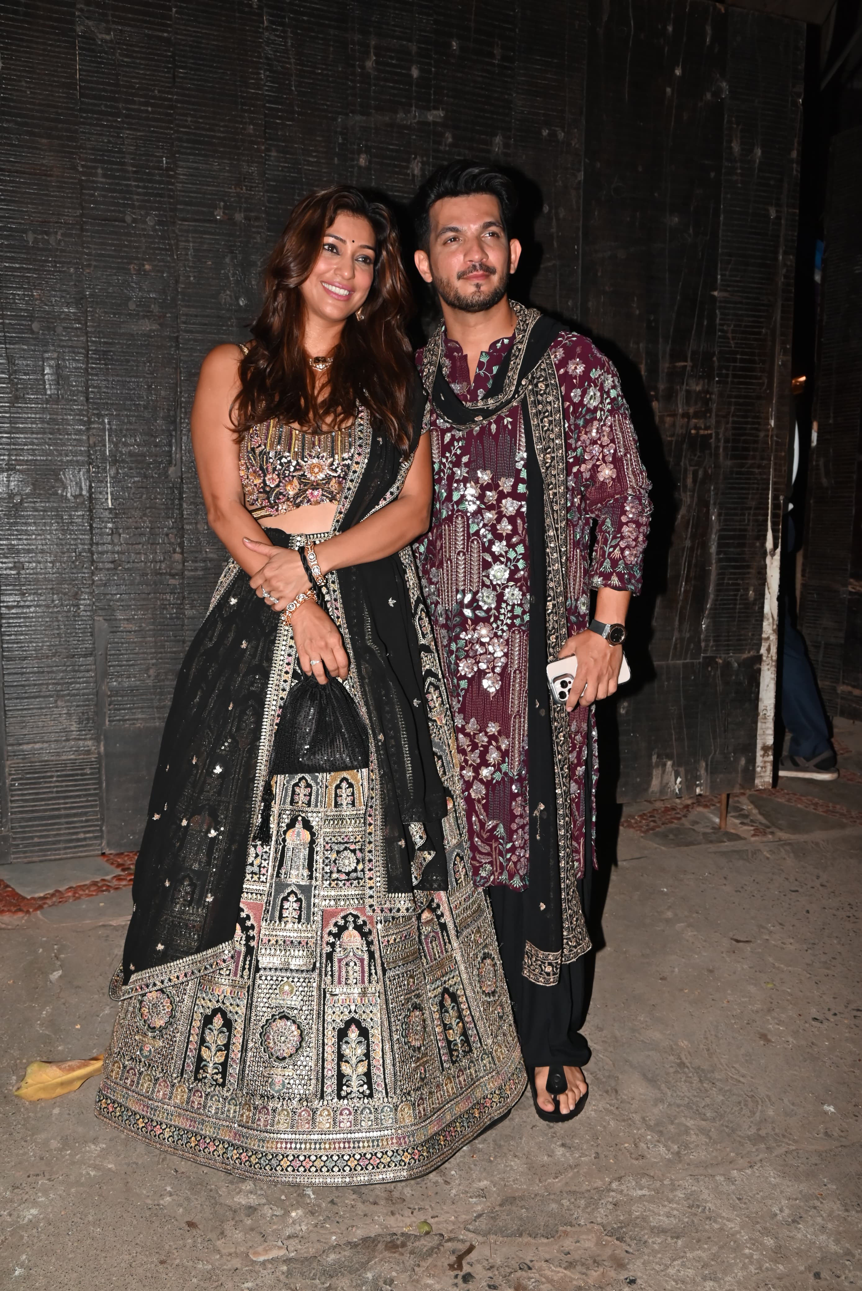 Arjun Bijlani looked incredibly handsome in a black ethnic outfit. He went to attend a Diwali party with her wife Neha