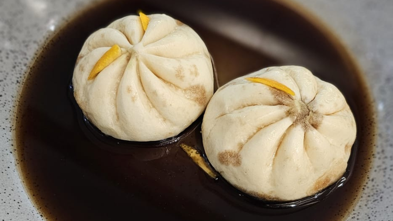 Cinnamon Apple Bao Au RhumAt Fyole Cafe, brand chef Rakhi Advani will change the way you look at dumplings with a sweet version that Cinnamon Apple Bao Au Rhum. For the uninitiated, the literal meaning of bao is dumpling, and she believes this is a perfect dish to enjoy any time you want to indulge in something elaborate.