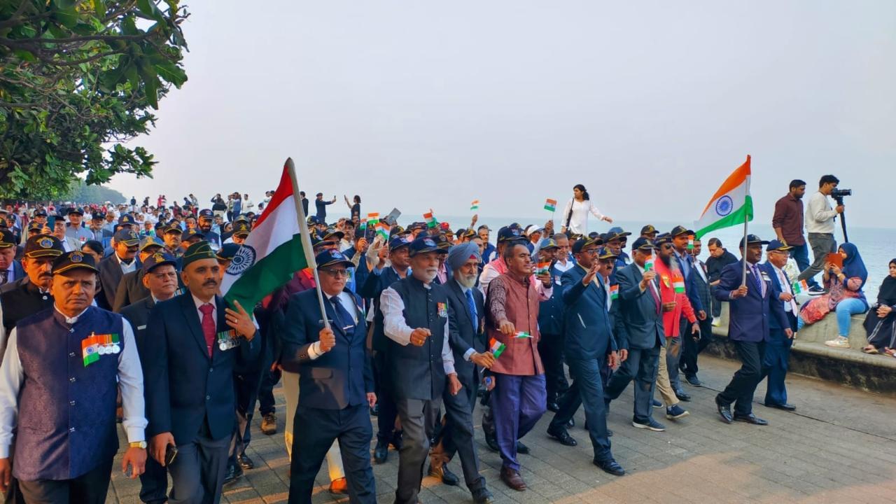 Mumbai: Over 500 veterans participate in parade held at Marine Drive