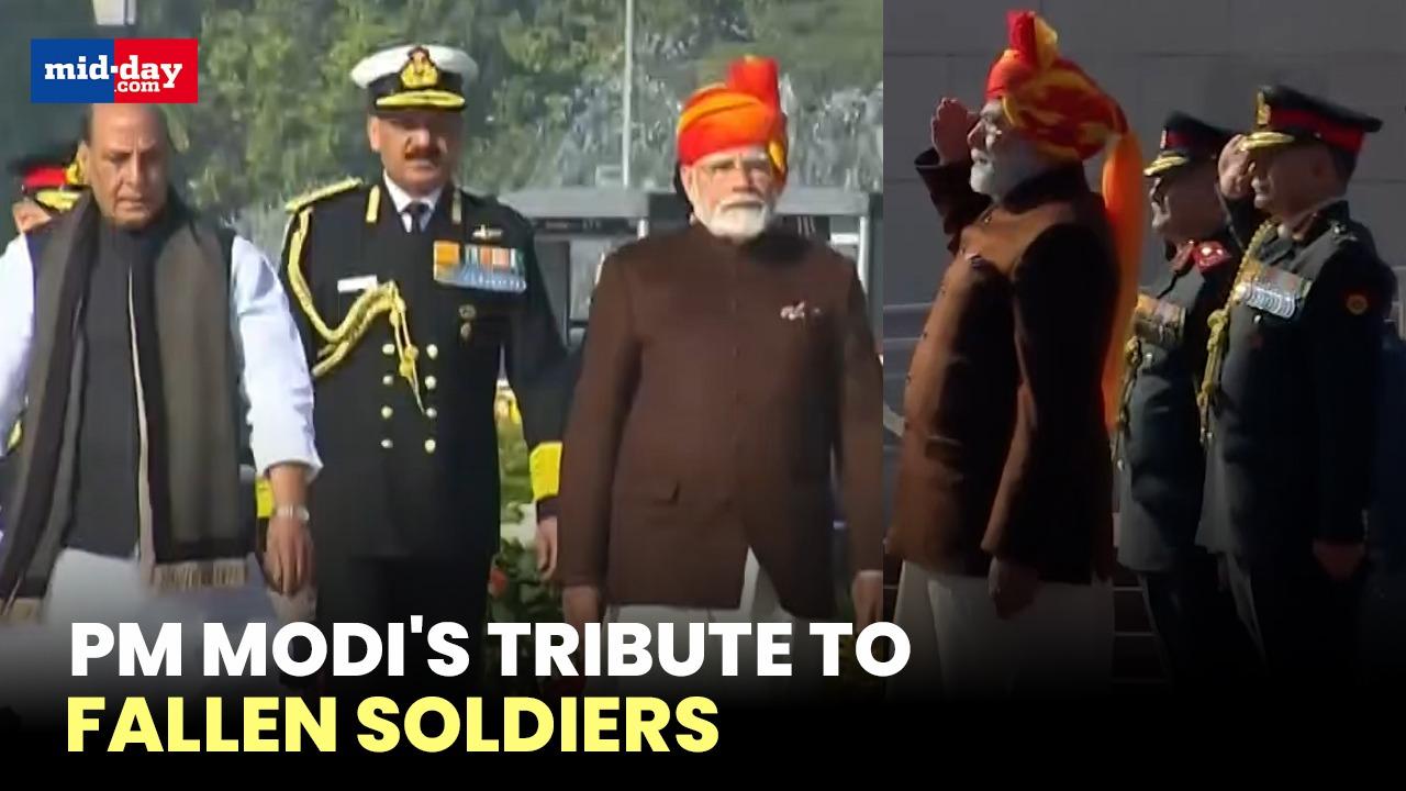 PM Modi pays homage to fallen soldiers on 76th Republic Day